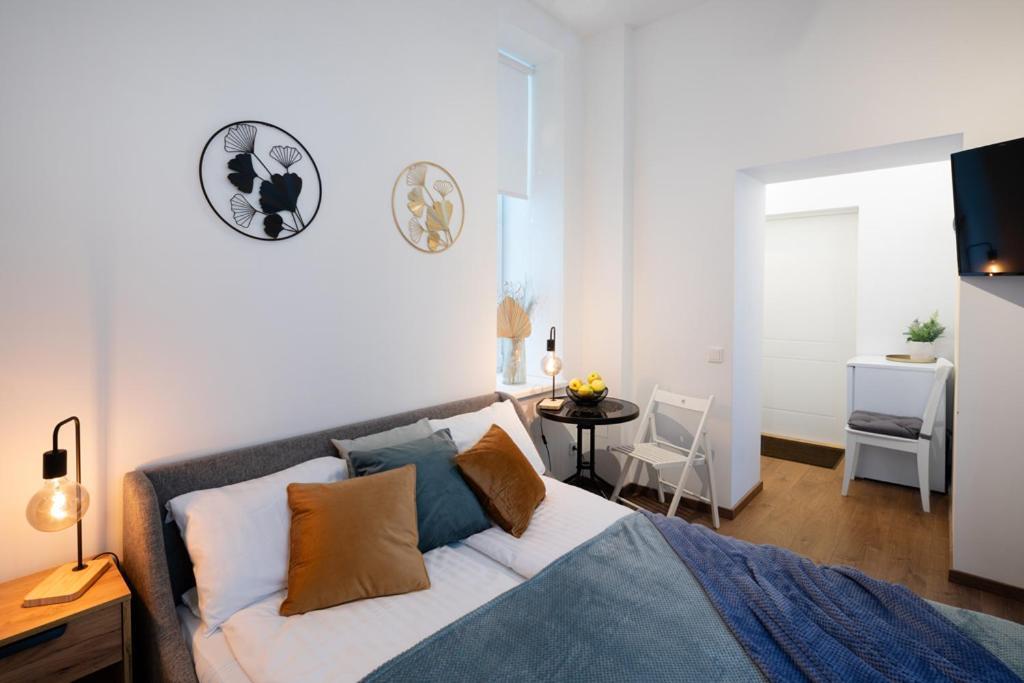 Kalnina Street Studio Apartment Рига Экстерьер фото