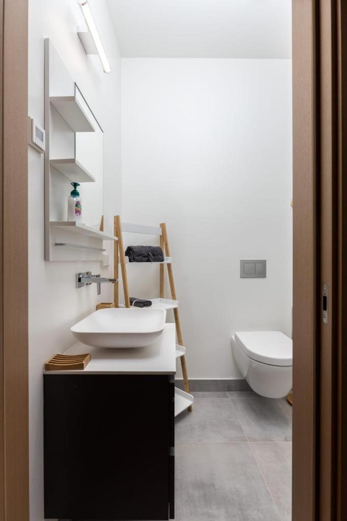 Kalnina Street Studio Apartment Рига Экстерьер фото